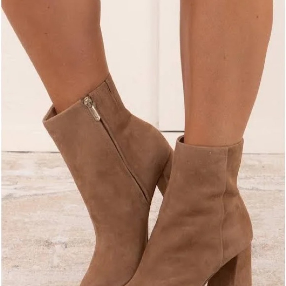 Aria Chic Tan Heeled Boots